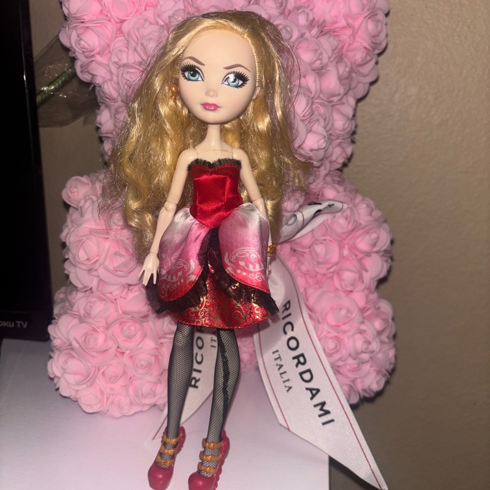 Original 2013 Ever After High Apple White First Wave Royal Doll